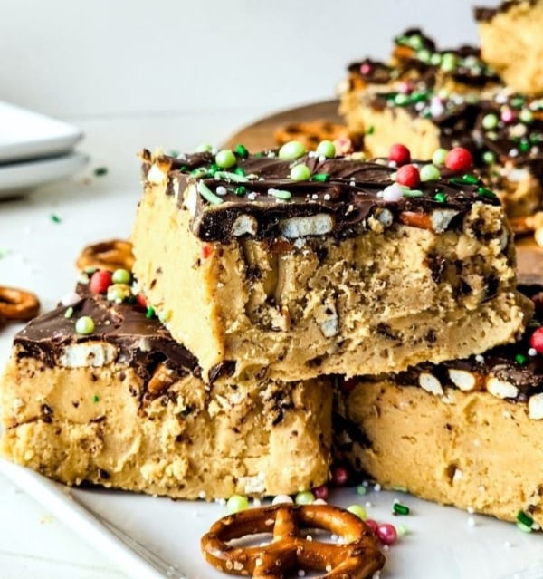Chocolate peanut butter pretzel bars with layers of creamy peanut butter, chocolate, and crunchy pretzels, an easy no-bake Christmas dessert.
